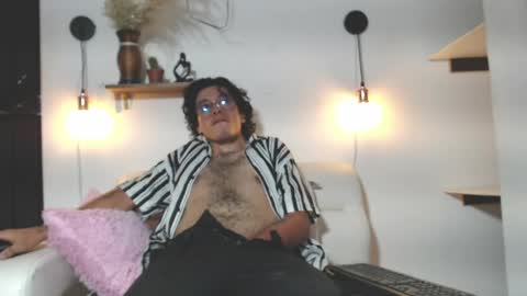 dark_yeager online show from April 25, 9:45 pm