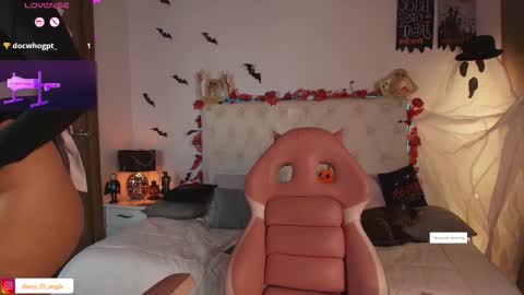 Snapshot of darkangelx_ chatting on October 9, 10:19 pm Angel Darcy online show from October 9, 10:19 pm