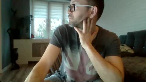 darkhaired34 online show from December 13, 6:53 am