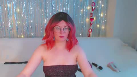 Kelly online show from December 15, 9:24 am