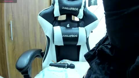 Snapshot of darkkittenuwu chatting on March 9, 10:41 pm Hi Im Yuri  independent modelhelp me get my 111 hands upuwu online show from March 9, 10:41 pm