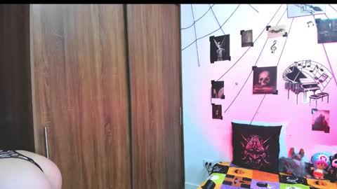 Snapshot of darkkittenuwu chatting on September 25, 8:56 pm Hi Im Yuri  independent modelhelp me get my 111 hands upuwu online show from September 25, 8:56 pm