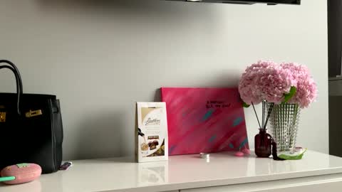 darklunaa18 online show from November 10, 9:30 am