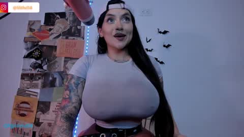 Snapshot of darknes_lilith18 chatting on December 11, 1:37 am darknes_lilith18 online show from December 11, 1:37 am