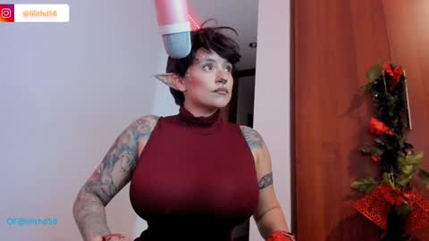 Snapshot of darknes_lilith18 chatting on December 25, 2:14 am darknes_lilith18 online show from December 25, 2:14 am