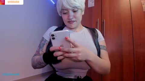 Snapshot of darknes_lilith18 chatting on February 7, 2:19 am darknes_lilith18 online show from February 7, 2:19 am