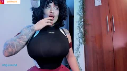 Snapshot of darknes_lilith18 chatting on February 8, 2:15 am darknes_lilith18 online show from February 8, 2:15 am