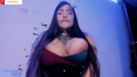 Snapshot of darknes_lilith18 chatting on February 13, 2:23 am darknes_lilith18 online show from February 13, 2:23 am