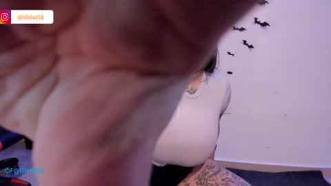 Snapshot of darknes_lilith18 chatting on March 9, 3:22 am darknes_lilith18 online show from March 9, 3:22 am