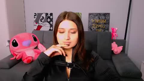 Amelie online show from April 20, 4:32 pm