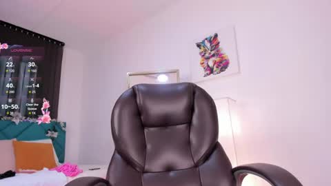 Snapshot of darling_spoiled chatting on June 22, 11:07 am darling online show from June 22, 11:07 am