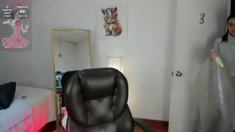 Snapshot of darling_spoiled chatting on June 23, 10:13 am darling online show from June 23, 10:13 am