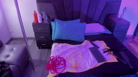 Snapshot of darlingbdsm_ chatting on December 28, 7:22 pm Darling online show from December 28, 7:22 pm