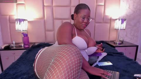  Darnell Queen online show from December 7, 9:39 am