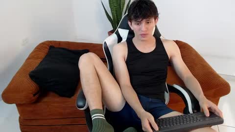 Snapshot of darrencolleen chatting on April 28, 8:47 pm darrencolleen online show from April 28, 8:47 pm