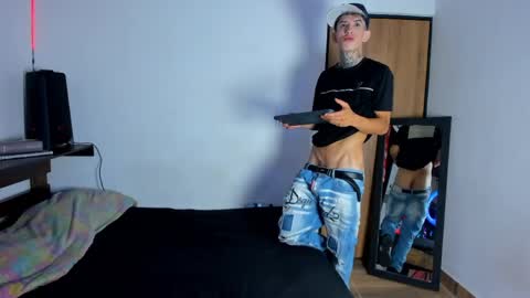 darwin_stark online show from May 1, 9:41 pm