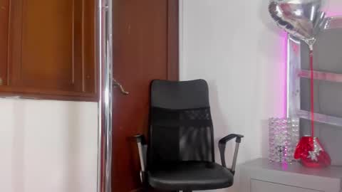 Snapshot of dashafoxxx chatting on February 18, 3:43 pm Dasha Foxxx online show from February 18, 3:43 pm
