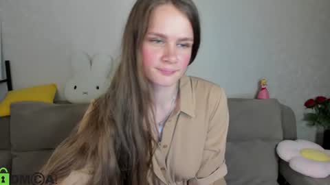 Snapshot of datsi_benson chatting on June 20, 9:45 am Datsi Benson online show from June 20, 9:45 am