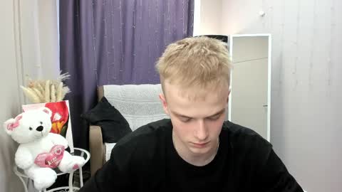 Snapshot of dattouz chatting on April 7, 8:37 am Jossif online show from April 7, 8:37 am