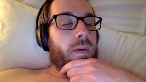 Snapshot of dav_luv4u chatting on March 4, 8:31 am dav_luv4u online show from March 4, 8:31 am