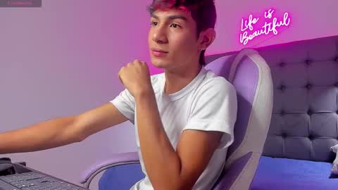 Snapshot of dav_nagel chatting on November 30, 12:20 pm angel online show from November 30, 12:20 pm