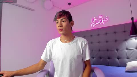 Snapshot of dav_nagel chatting on December 3, 12:25 pm angel online show from December 3, 12:25 pm