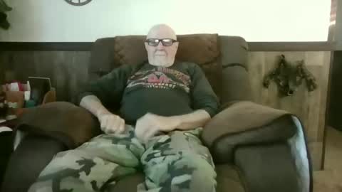 Snapshot of dave571960 chatting on June 8, 9:53 am dave571960 online show from June 8, 9:53 am