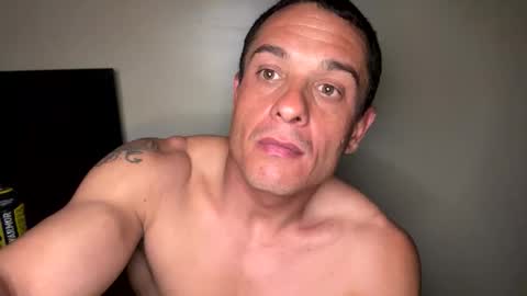 Snapshot of dave875126 chatting on April 4, 2:43 am dave875126 online show from April 4, 2:43 am