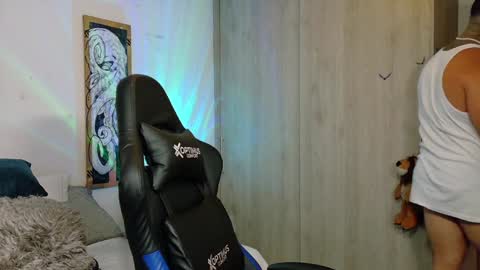 DAVE MAX online show from February 3, 2:47 am