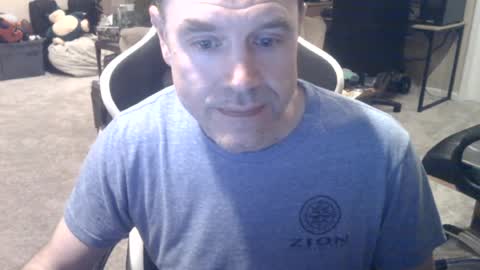 Snapshot of daved14u chatting on June 19, 6:40 am daved14u online show from June 19, 6:40 am
