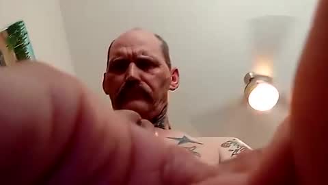Snapshot of davedowning042075 chatting on October 22, 6:40 pm davedowning042075 online show from October 22, 6:40 pm