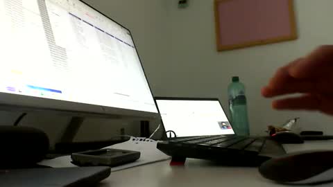 Snapshot of davesu12345 chatting on December 12, 11:40 am davesu12345 online show from December 12, 11:40 am