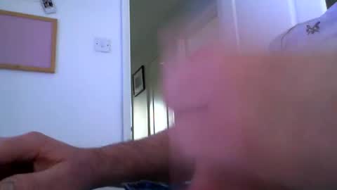 Snapshot of davesu12345 chatting on February 7, 8:33 am davesu12345 online show from February 7, 8:33 am