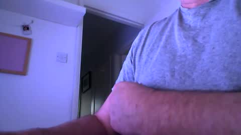 Snapshot of davesu12345 chatting on February 10, 8:20 am davesu12345 online show from February 10, 8:20 am