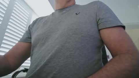 davesu12345 online show from March 11, 7:25 am