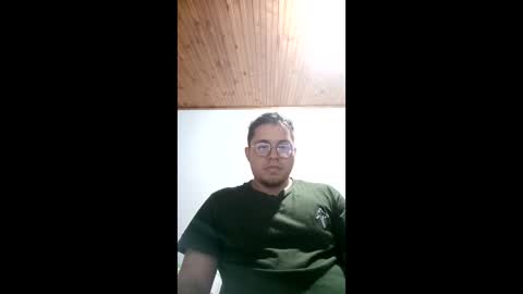 Snapshot of david495879 chatting on December 15, 4:06 am alexander online show from December 15, 4:06 am