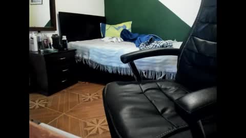 Snapshot of david_2789 chatting on March 4, 1:55 am David online show from March 4, 1:55 am