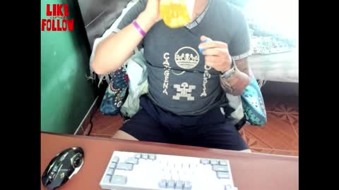 Snapshot of david_2789 chatting on November 16, 8:25 pm David online show from November 16, 8:25 pm