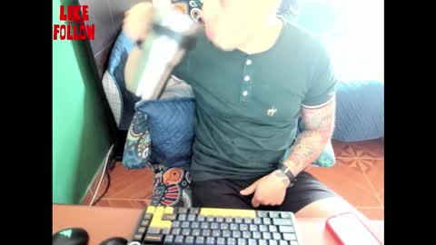 Snapshot of david_2789 chatting on February 21, 10:00 pm David online show from February 21, 10:00 pm