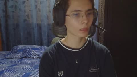 Snapshot of david_colombian chatting on May 22, 2:22 pm ProgrammerBoy online show from May 22, 2:22 pm