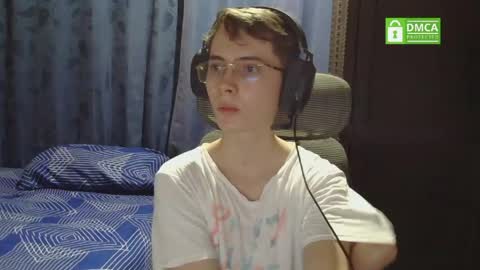 Snapshot of david_colombian chatting on June 3, 1:30 am ProgrammerBoy online show from June 3, 1:30 am