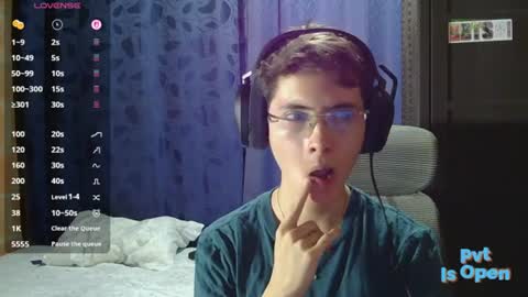 Snapshot of david_colombian chatting on June 28, 1:22 am ProgrammerBoy online show from June 28, 1:22 am