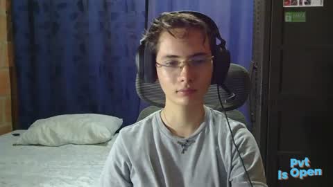 Snapshot of david_colombian chatting on June 29, 7:14 pm ProgrammerBoy online show from June 29, 7:14 pm