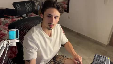 Snapshot of david_muller_ chatting on April 27, 7:23 pm David online show from April 27, 7:23 pm