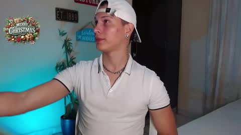 Snapshot of david_neill chatting on December 28, 1:50 am David Neill online show from December 28, 1:50 am