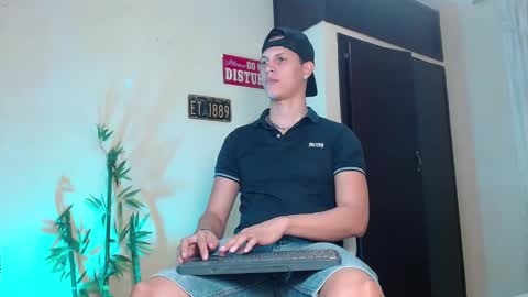 Snapshot of david_neill chatting on January 6, 12:27 am David Neill online show from January 6, 12:27 am