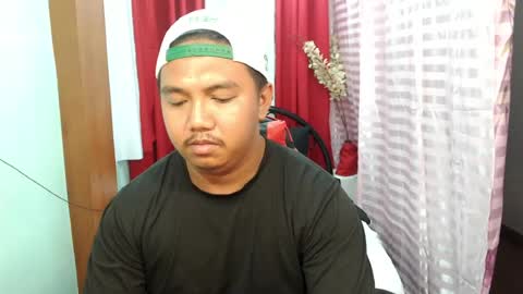 Snapshot of davidhotdesire chatting on August 1, 1:38 am davidhotdesire online show from August 1, 1:38 am
