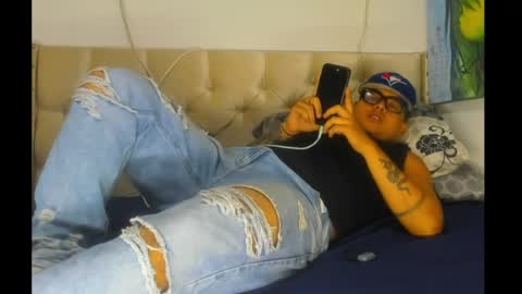 Lennon online show from April 13, 8:09 am