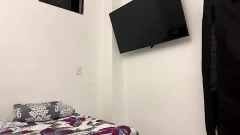 Snapshot of davidsmile28 chatting on November 25, 2:55 am davidsmile28 online show from November 25, 2:55 am