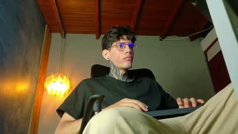 Snapshot of daviid_huge chatting on May 9, 7:08 pm daviid_huge online show from May 9, 7:08 pm